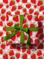Бумага упаковочная "Клубника" (67х100 см)